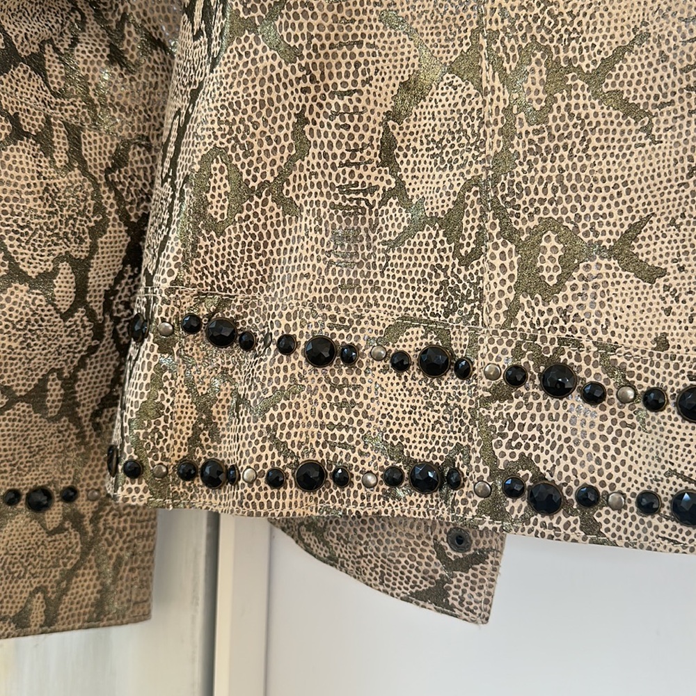 Unique Leather Jacket - image 3